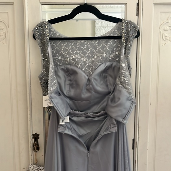 Elegant Sherri Hill Homecoming Winter Formal Prom dress, silver, size 10 - Picture 9 of 10